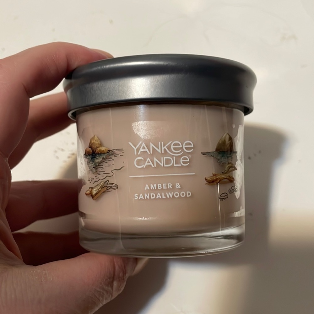 Yankee Candle Amber & Sandalwood 4.1oz